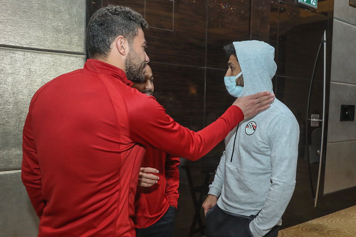 لقطات استقبال اللاعبين و الجهاز الفني للسداسي الدولي عقب وصولهم لمقر إقامة بعثة الأهلي في الإمارات  🦅📸👋