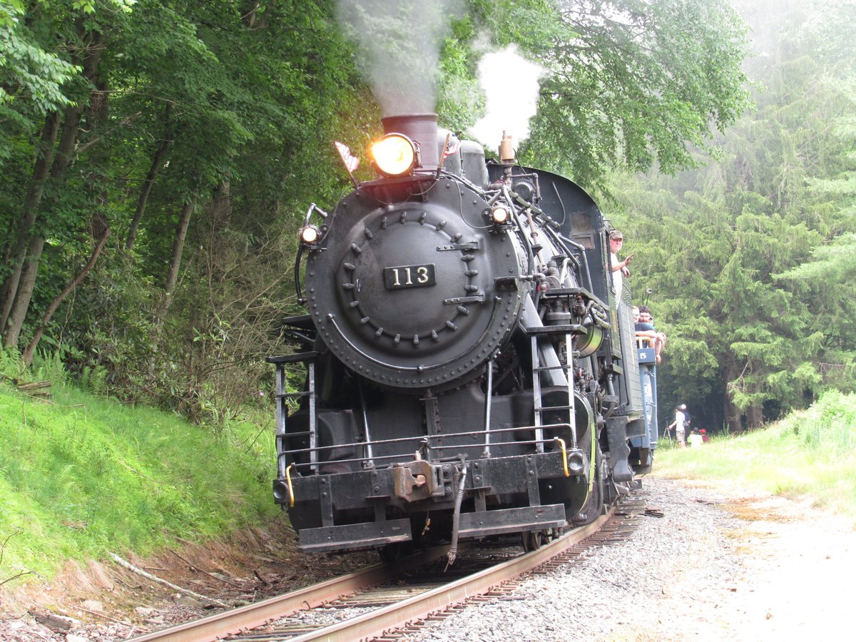 action_set's tweet photo. For a promo post for the first video this week, lets go back to the Chris Bost Benefit excursion with #cnj113 coasting down hill to #portclinton #readingandnorthern #steam #steamtrain #railfan #pennsylvania #summer https://t.co/umEBQHVlJ2