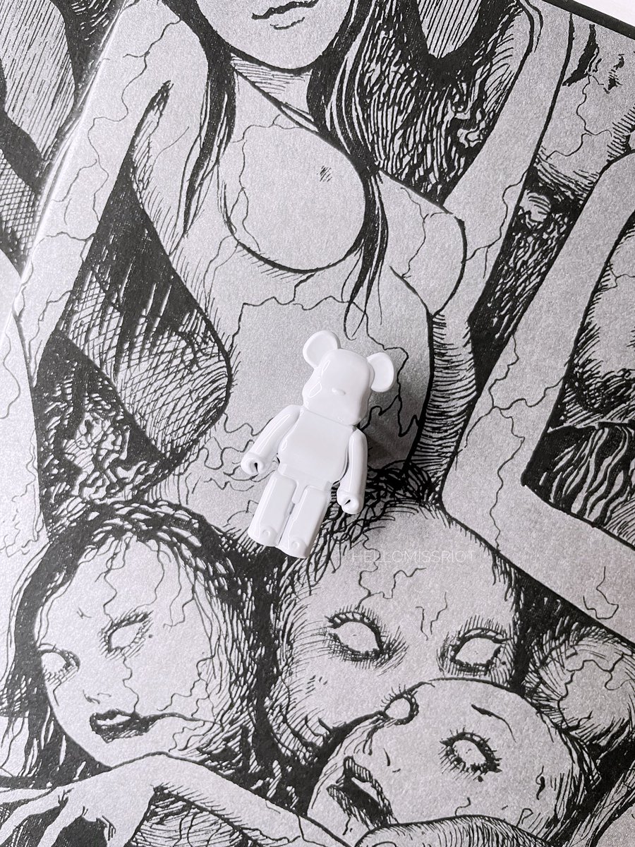 hellomissriot's tweet photo. Loving this be@rbrick pin by hype.pins off insta. 💕

#Bearbrick #hype #streetwear #enamelpins #geekgirl https://t.co/Q3davrfhtW