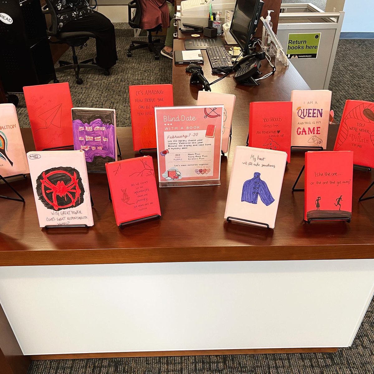 ManskeLibrary's tweet photo. Blind Date with a Book is here!

We have picks for all ages. Stop by our displays when you visit the library and pick up your mystery valentine.

Displays will be up through Sunday, February 20. 

#blinddatewithabook #valentines #booklover #booklove https://t.co/aTRjkwJxLq