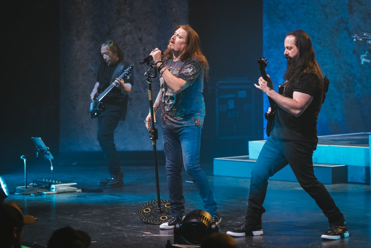 Kent, WA! Thanks to all who came out, we had a great show tonight. 

The setlist for this tour features DT songs both new and old (with some unexpected surprises thrown in for good measure!) 🤘 

dreamtheater.net/tour

📷 by <a href="/alexdrumming/">Alex Matthews</a>  

#DreamTheater #TopOfTheWorldTour