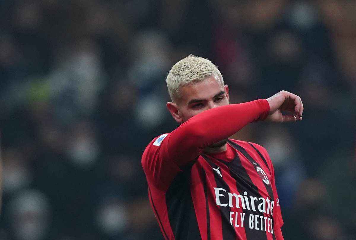 MotorsporIT's tweet photo. #Milan, il comportamento di Theo Hernández nel #DerbyMilano è stato inaccettabile. Dov’è finito lo stile di Maldini e Baresi? https://t.co/QCx87Fv0RV https://t.co/FhIzyyTdY0