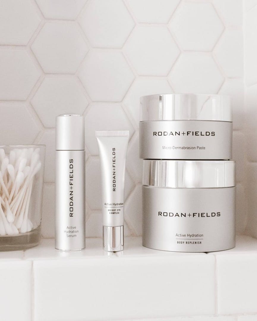 ElizabethRF66's tweet photo. Quench thirsty skin. Instantly boost hydration levels by 200% + lock in moisture with our super hydrating serum. Add to any Regimen for even better results.

Thirsty skin looks and acts older! https://t.co/5hPx1E5j23