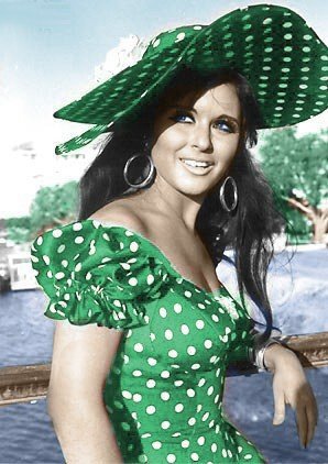 rodrenewed's tweet photo. remember when nancy ajram recreated soad hosny's iconic look https://t.co/9ztS0k7tdv