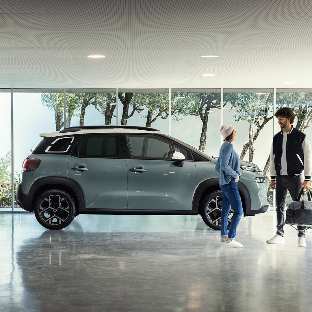 CitroenChile's tweet photo. Tu New SUV C3 Aircross tiene tanto estilo que vas a querer estacionarlo en el medio de tu casa 😜
Conócelo en: https://t.co/H6FVuhqpAm
#CitroenChile #SUV #NewSUVC3Aircross #WelcomeFreedom https://t.co/DWXtHd8eTS