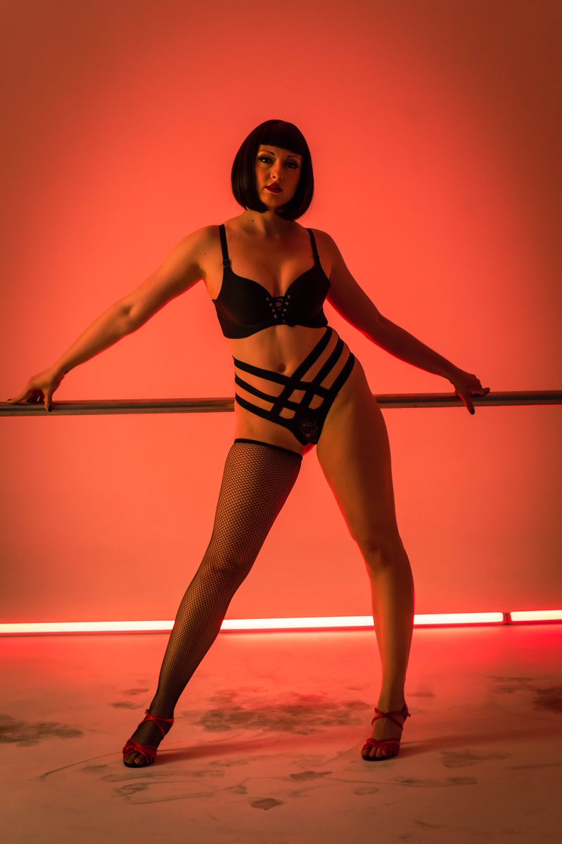 What an absolute pleasure it was work with @kingqueenburlesque hope to work with you again soon.
#photography  #model #photooftheday #colorphotography #editorialphotography #sonya7iii