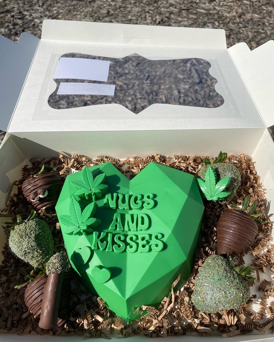 castroxcassss's tweet photo. โ nugs and kisses ๐ โ #weedtheme #retweet #supportsmallbusiness โจ https://t.co/3RsQxLBKHD