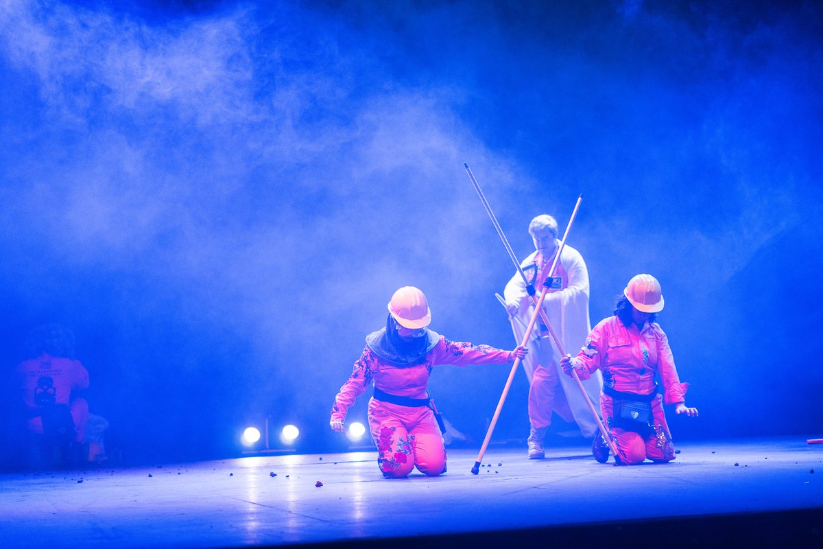 TdeQuimerasmx's tweet photo. Hoy hay #teatro #Honorytraicion #Culturacdmx #Teatrohelénico 20:00 Intriga, amor, guerra, risas y debate! 
Te esperamos! https://t.co/yIrEhdjk9J