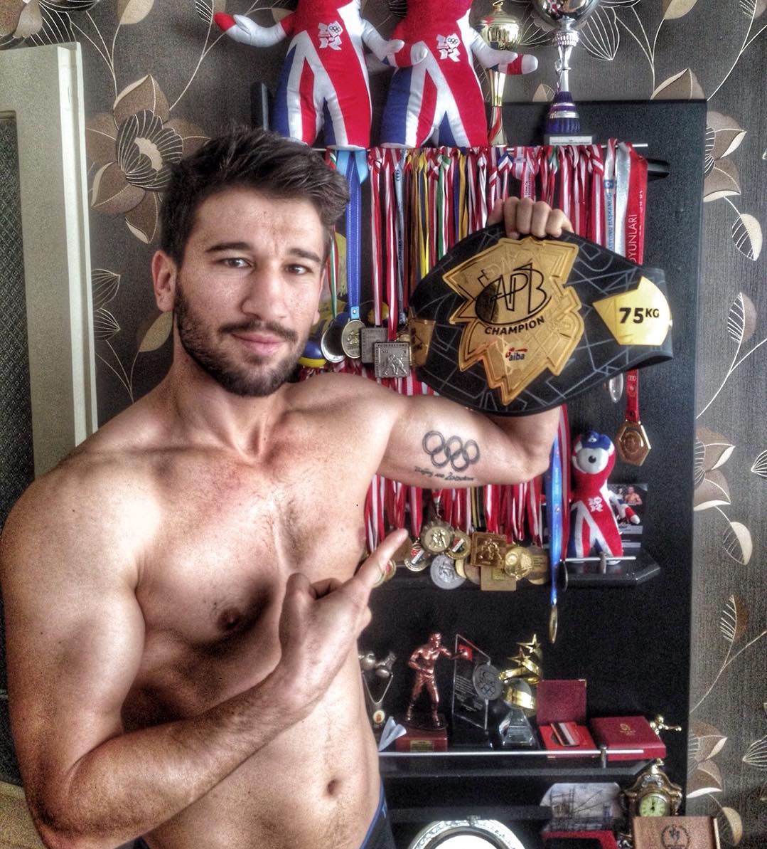 cankilicci's tweet photo. Adem Kılıççı ; 
Survivor Tarihinde 15 Sembol Kazanan İlk ve Tek yarışmacıdır 
Survivor Tarihinde Sembol Şampiyonu Olan Tek Yarışmacıdır 
Bireyselde Bir Günde 17/16 Yapan İlk ve Tek Yarışmacıdır 
2 Günde Dokunulmazlık Bireyselde 32/31 Yapan Tek Yarışmacı https://t.co/uduvOPcvMV