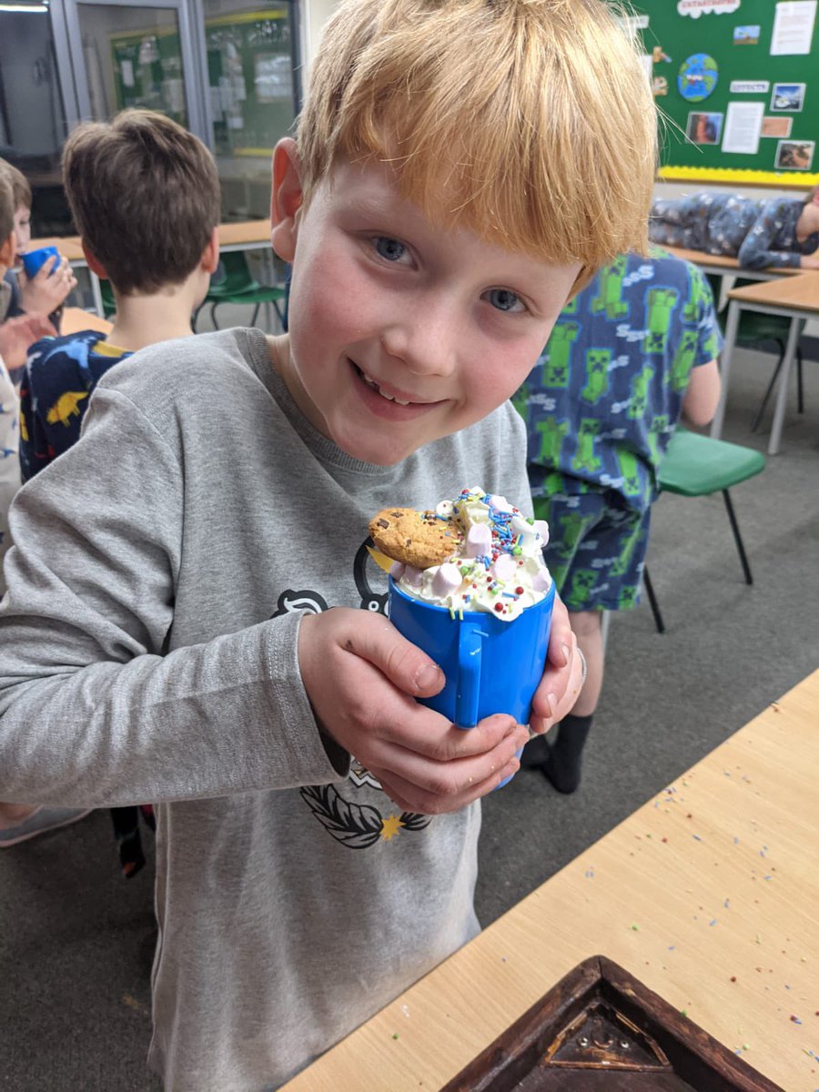 WoodcoteHouse's tweet photo. The coveted โDorm of the weekโ accolade was won by our Juniors, & they thoroughly enjoyed their prize! #dormoftheweek #woodcoteboarding #prepschoolboarding #boardingfun @BSAboarding @GoodSchoolsUK @TalkEducationUK @ISParent @muddysurrey https://t.co/Hv0D9QYLyG