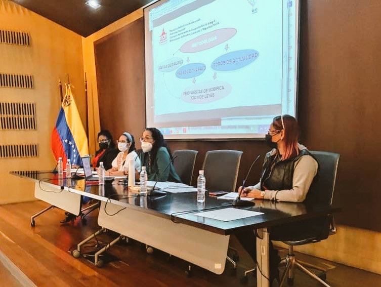 d_guzmanl's tweet photo. Hoy fue instalada de manera oficial la Subcomisión de trabajadores y trabajadoras de la Comisión de desarrollo social de la @Asamblea_Ven con la participación de la dirigencia obrera venezolana se construyó agenda de trabajo 2022.
@pinfantea
@jorgerpsuv
@dcabellor
@NicolasMaduro https://t.co/0jkRbr9Tjm