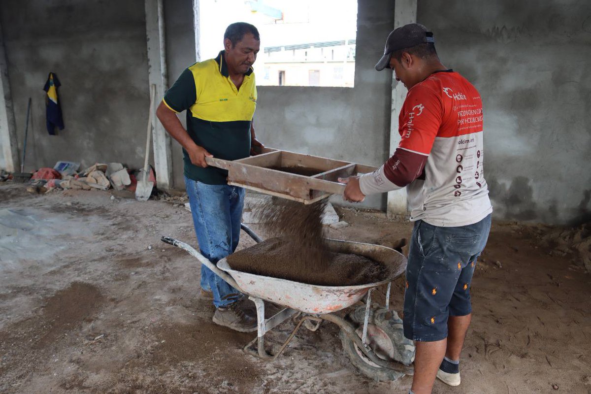 Larry_vite's tweet photo. BARRIO REINA DEL CISNE #LAcasacomunal
Trabajamos por un mejor desarrollo de nuestros sectores del cantón.
Las labores de construcción de la casa comunal del barrio Reina del Cisne continúan; esta vez se interviene con enlucido en la parte exterior de esta obra. https://t.co/BxaIWPKtck
