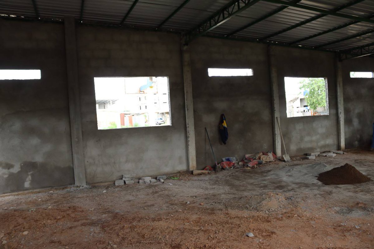 Larry_vite's tweet photo. BARRIO REINA DEL CISNE #LAcasacomunal
Trabajamos por un mejor desarrollo de nuestros sectores del cantón.
Las labores de construcción de la casa comunal del barrio Reina del Cisne continúan; esta vez se interviene con enlucido en la parte exterior de esta obra. https://t.co/BxaIWPKtck