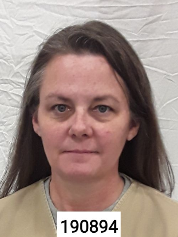 DavidWinterTV's tweet photo. Family of man killed by wife in 2005, pleads with Kentucky Parole Board to keep her in prison.  Amy Bosley, who pleaded guilty in 2006 to killing Bobby Bosley, could be released within next 60 days.  Watch Local 12 News at 5:30... #parole #murder https://t.co/zm0EUu5h5S