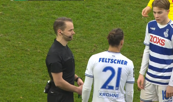 IgSchiri's tweet photo. In der #3Liga war wieder alles dabei. Neben Platzverweisen und Strafraumszenen beschäftigen wir uns etwas ausführlicher mit Szenen zum Spielmanagement. Unsere Einschätzungen: 👇
https://t.co/PGIzs9W7TY

#MSVBVB #EBSM60 #FCMSVW #SVWVIK #TSVSVM #SCVHFC #FSVFCK #SCFVIK #FCSFWK https://t.co/2YIc2nB7BQ