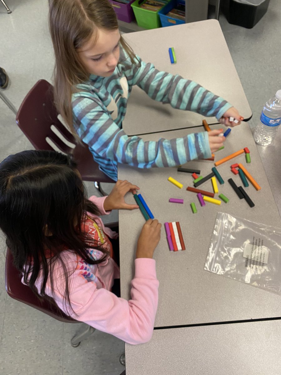 teach2parker's tweet photo. Use concrete manipulatives to visualize and enhance students’ understanding of fraction concepts in 3rd grade at Hamilton Elementary. @gwebb1313 @amstiuna https://t.co/5xX48QPdTZ