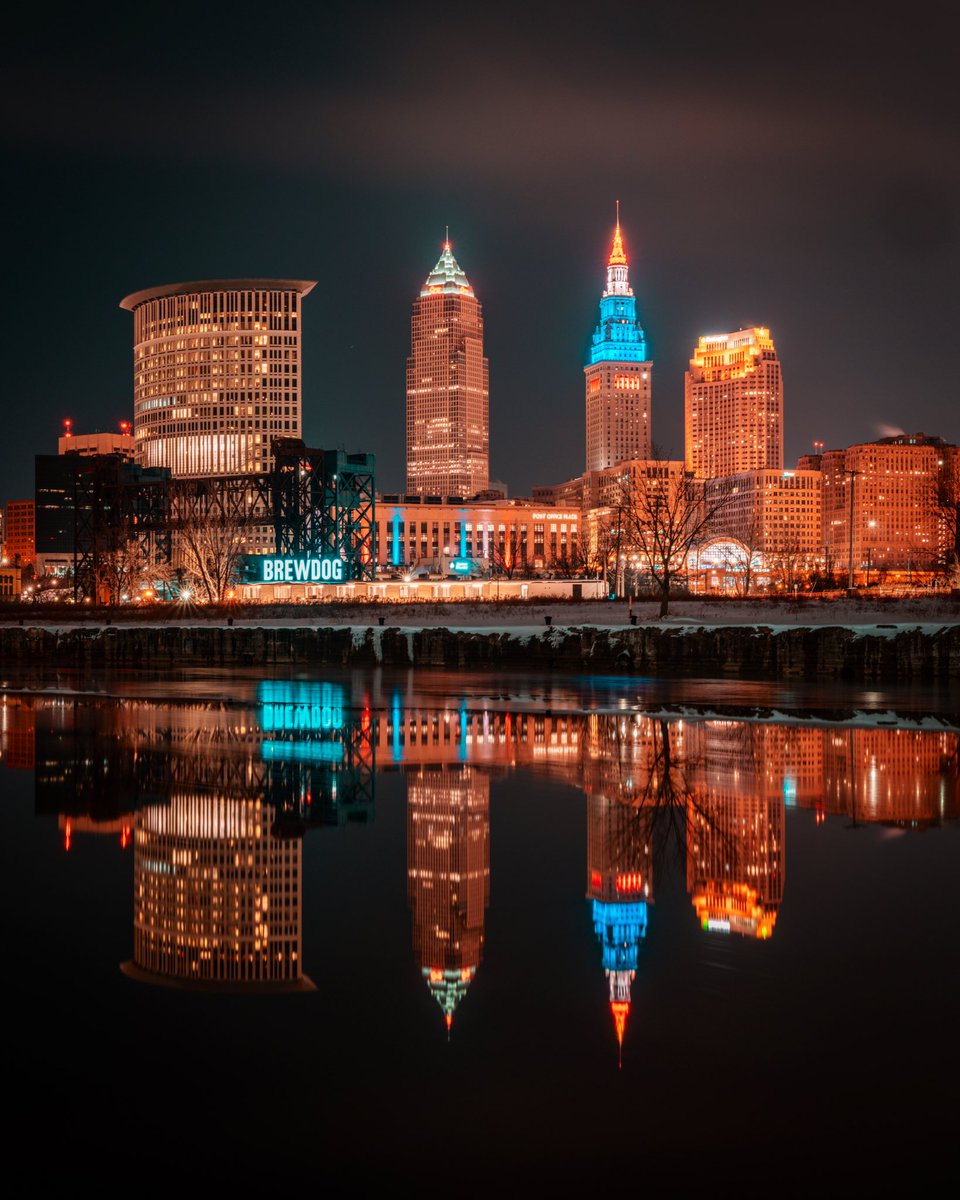 GabeWasylko's tweet image. Skyline Reflections in Cleveland, OH
