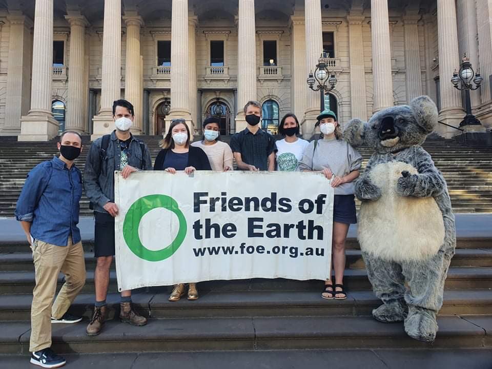 FoEAustralia's tweet photo. FoE are down at #SpringSt for the first day of Parliament of 2022. We’re calling for all parties to commit to stronger climate & environmental policies! https://t.co/OqlL4uez9d