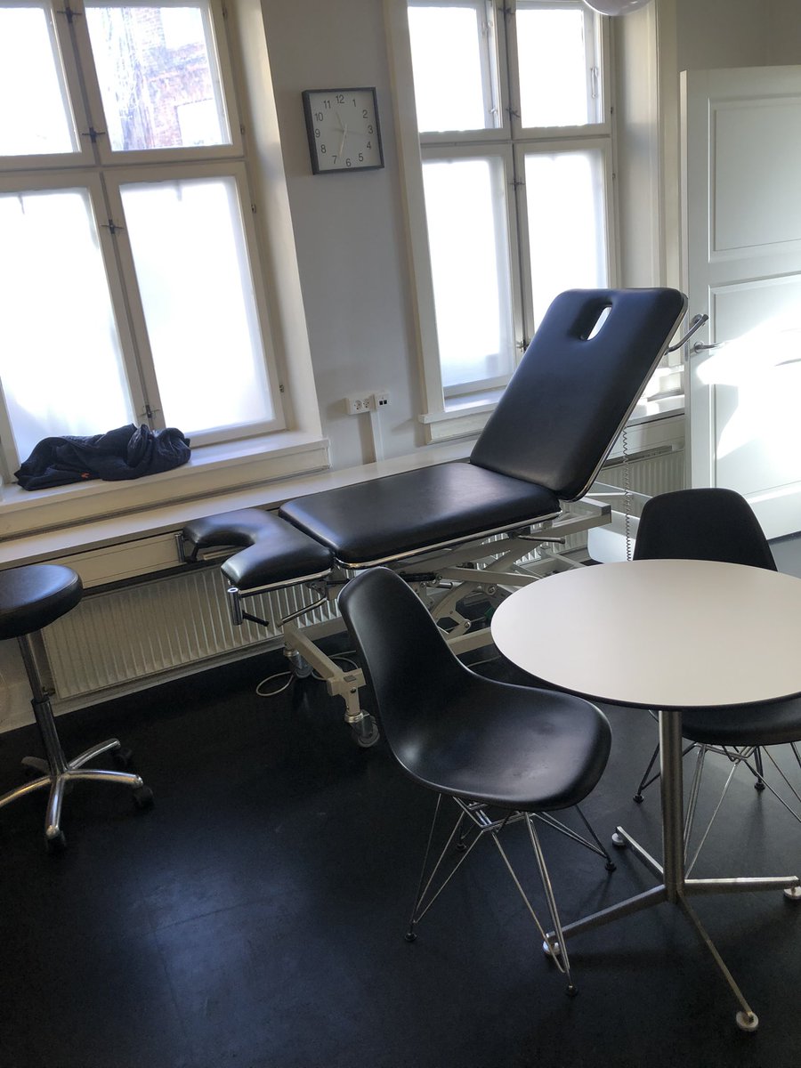 Frá neyslurýminu H17 er 2 mín ganga í heilbrigðis clinic fyrir fólk sem er heimilislaust og notar vímuefni.Þar er frí og nafnlaus heilbrigðisþj. eins og t.d sýklalyf fyrir sýkingar,blóðprufur fyrir HIV og lifrabólguC og fl. Hjúkrunarfr. standa vaktina og læknir kemur 1 í viku