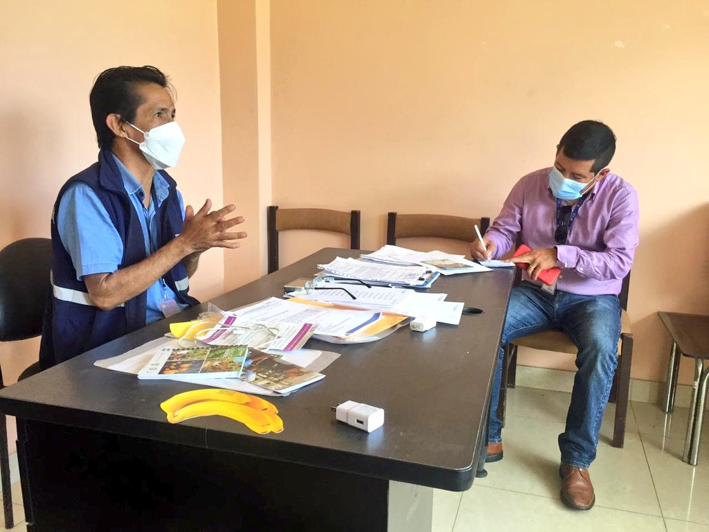 DEFENSORIAEC's tweet photo. #DPEenTerritorio | El delegado provincial de la DPE en #Bolívar recorrió las vías de la parroquia Balzapamba afectadas por deslizamientos, y se reúne con autoridades locales para verificar si existen personas damnificadas. Al momento solo se reportan algunos daños materiales. https://t.co/ghixTYTUFS