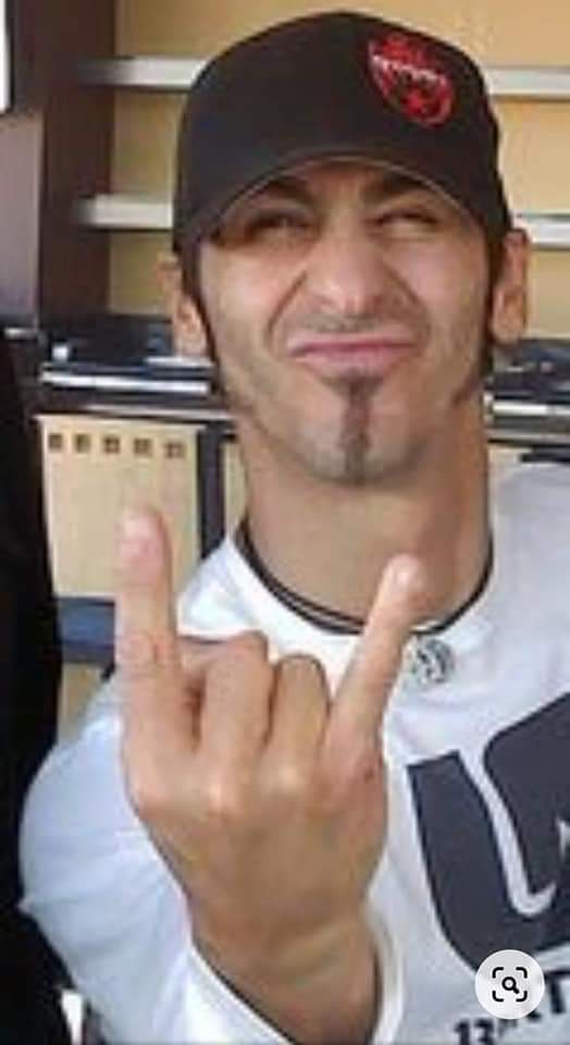 Happy Birthday Sully Erna!!!!
Have a Rockin\ Amazing day!! 