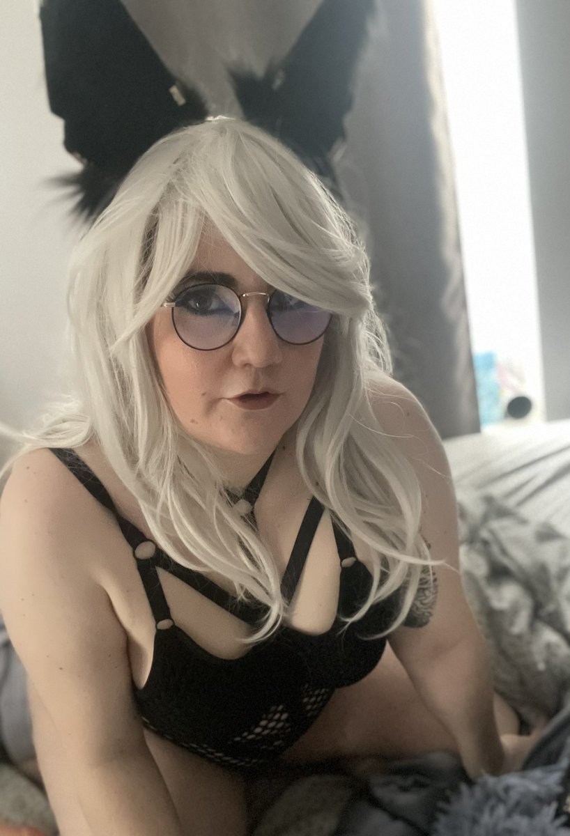 SashaWearing's tweet photo. My contribution to the #catgirl agenda #egirlaesthetic mouah 👅 https://t.co/q1iUtQtNFG