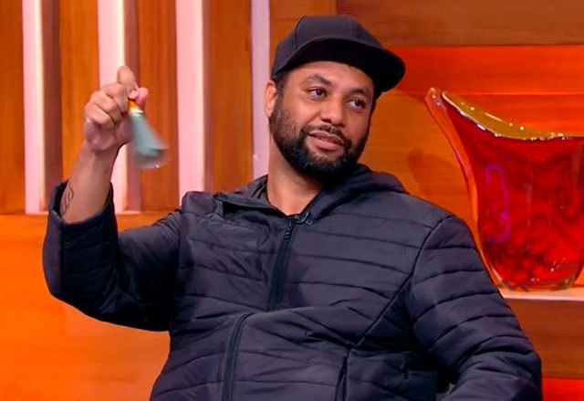 Marido toca sininho para chamar a esposa quando quer: "Traz um café pra mim?"

tinyurl.com/sbt196206

#CasosDeFamília