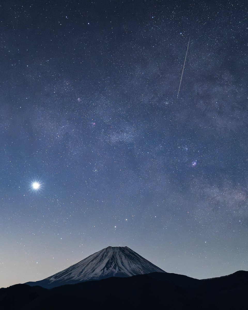 2/7「銀河と富士」 明け方昇る天の川コア。 澄み切りの空気に金星、火星、赤くいくつかの星雲、そして流星も輝く。 2022/2/7 昨日早朝撮影