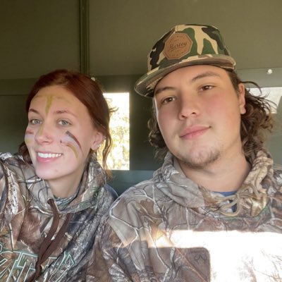 GchGrace's tweet photo. #NewProfilePic you know it’s love when I go hunting and when he lets me play games on his phone in the stand https://t.co/21pGuc5ntT