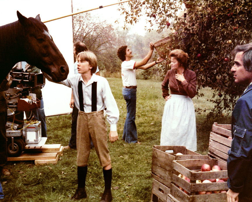 On the set of the TV movie version of #BlackBeauty, 1978, with the incredible #EileenBrennan. If I wasn’t working with an animal I wasn’t really working.
#SeventiesTelevision #70sTelevision #ClassicTV