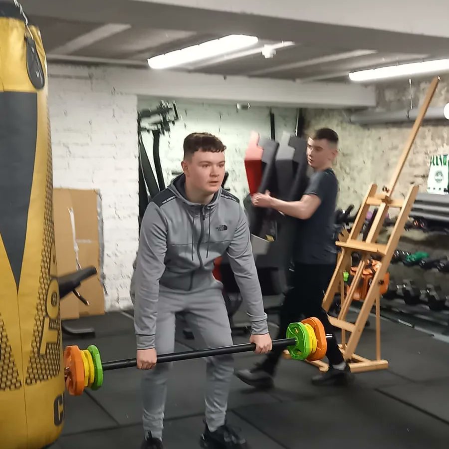 limerickyouth's tweet photo. Workout with John! 🏋🏽‍♂️ A great start to the week with the boys at our #Garryowen Youth &amp; #Irishtown #gydp hubs, who are taking part in a fitness prog at @garryowencdp #limyouth #lys @ywirl @LimClareETB https://t.co/HCgpWYFhJK