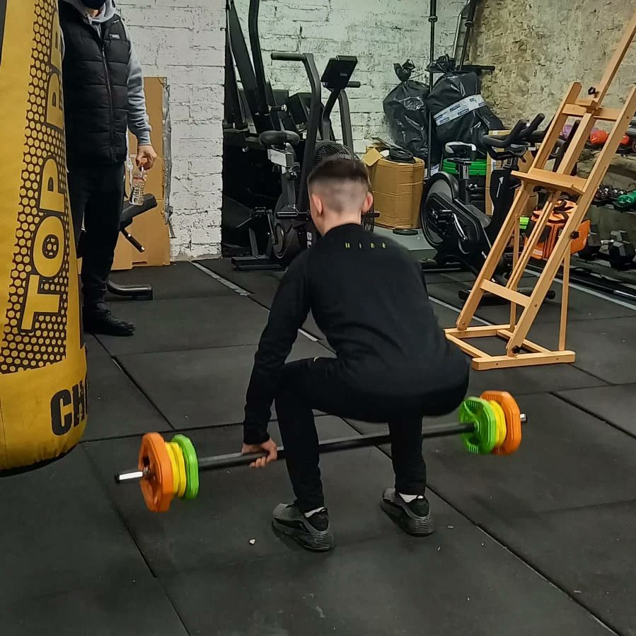 limerickyouth's tweet photo. Workout with John! 🏋🏽‍♂️ A great start to the week with the boys at our #Garryowen Youth &amp; #Irishtown #gydp hubs, who are taking part in a fitness prog at @garryowencdp #limyouth #lys @ywirl @LimClareETB https://t.co/HCgpWYFhJK