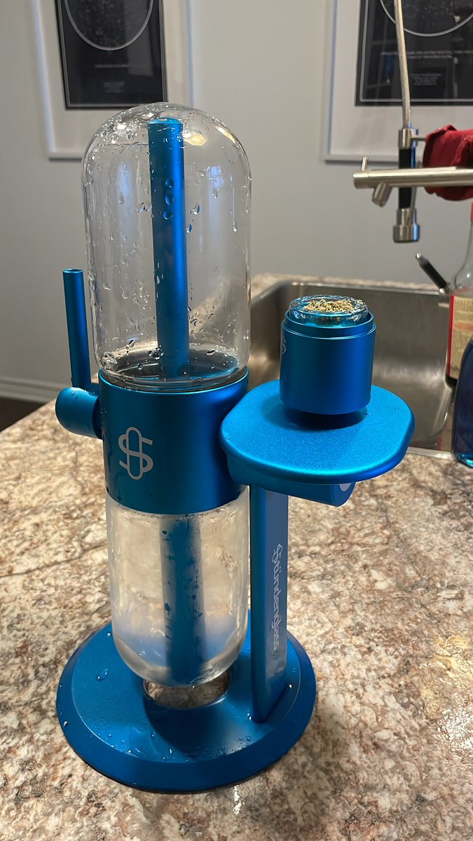 710Cannabis's tweet photo. #gotime #710kingston #studenglass #garvitybong https://t.co/CN2oOLgIQT