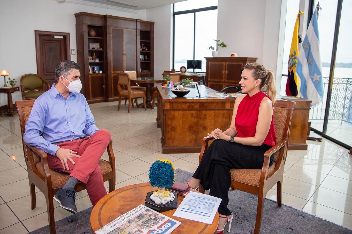 soysusanag's tweet photo. Siempre feliz de trabajar en equipo, querido alcalde de Bucay, Gregorio Rodríguez. Las obras están planificadas y #VanPorqueVan para acercar a nuestro cantón biodiverso al desarrollo. ¡Por y para ustedes, familia! 💪🏻 

#GuayasImparable #Ecuador https://t.co/oag2dmRXcS
