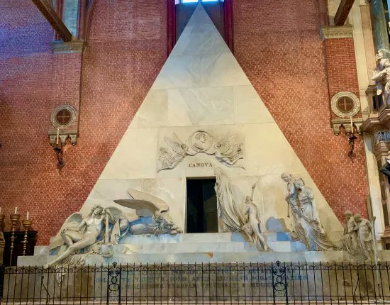 A man's HEART is in this pyramid! (The rest of him is buried elsewhere.) The pyramid is laden with wonderful symbols, too, including an ouroboros &amp; more. Here's what I saw on my visit: bit.ly/3uxR62H #MondayBlogs #cemetery #symbolism