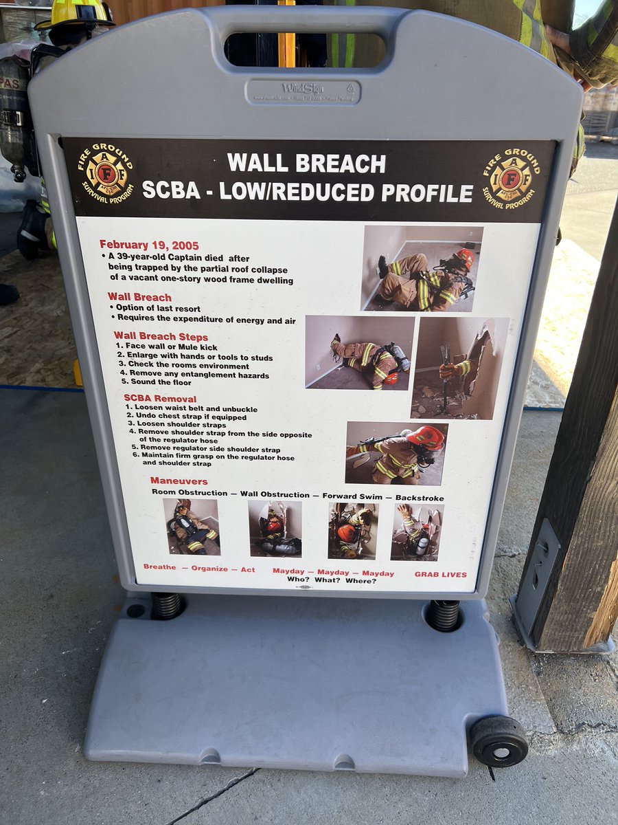 LAFDtalk's tweet photo. #FFSurvival #Training Wall Breach - Low/Reduced Profile. FFs practice fitting between studs in the wall with full gear and breathing apparatus, in the event all other exits are blocked and they need to make their own point of egress.
📷: Andrew Ruiz https://t.co/lveVHhnah6