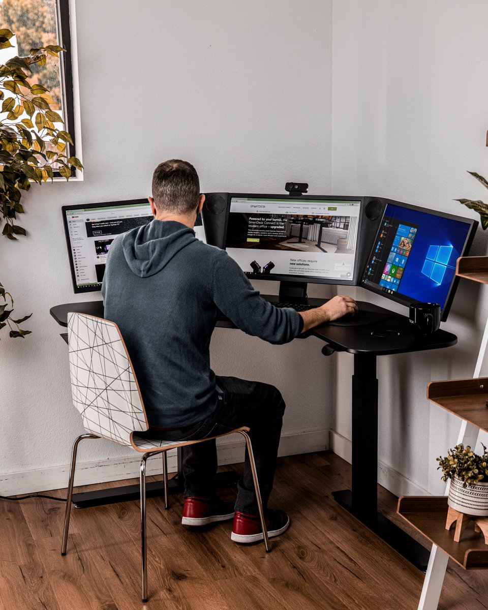 Jon4Lakers's tweet image. Three 4K screens, dual-speaker system, adjustable and whisper-quiet, AND a wireless charger built-in! If you&apos;re looking for a desk that does it all, then check out @smartdesk today! #ad
bit.ly/3HsD5H5