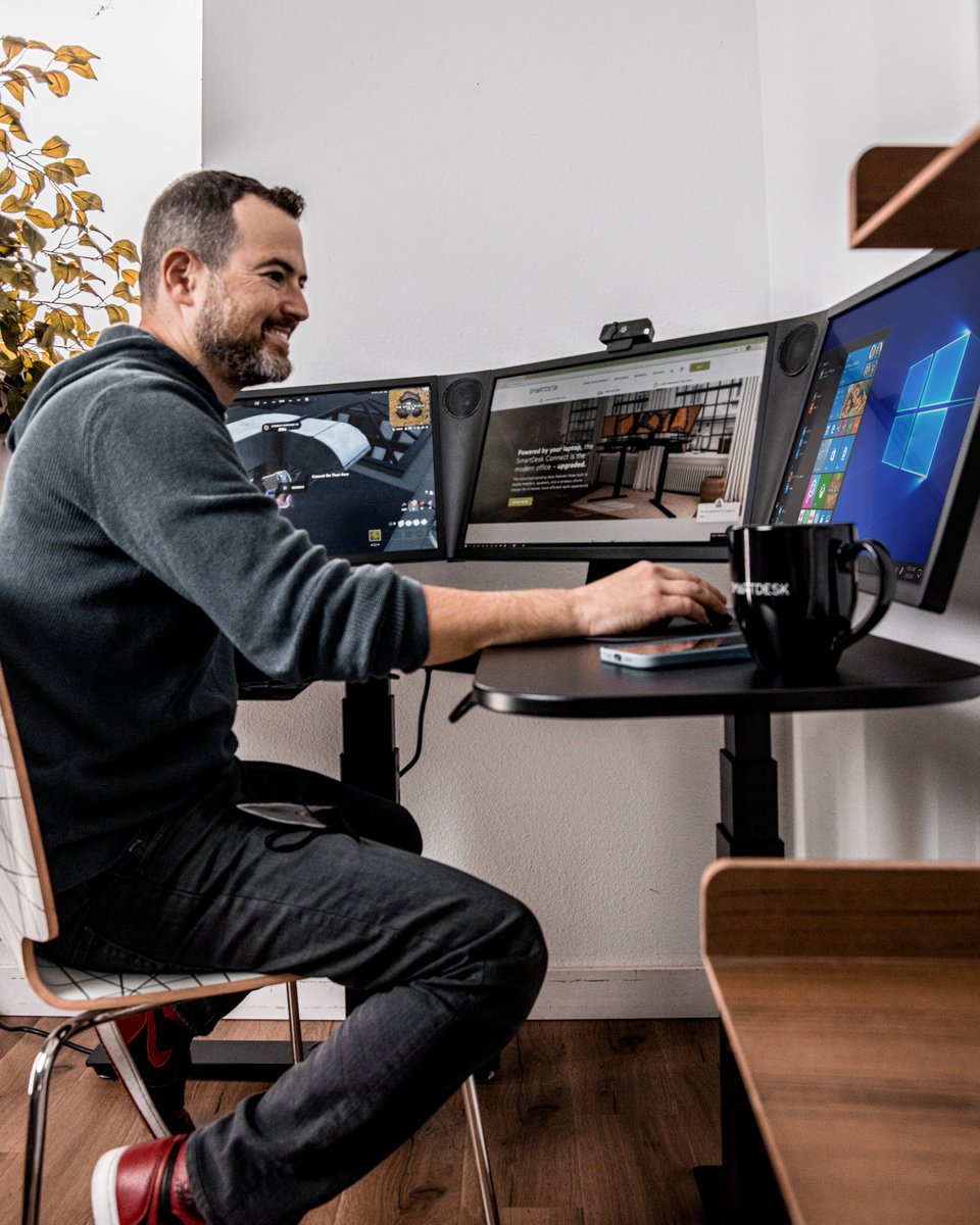Jon4Lakers's tweet image. Three 4K screens, dual-speaker system, adjustable and whisper-quiet, AND a wireless charger built-in! If you&apos;re looking for a desk that does it all, then check out @smartdesk today! #ad
bit.ly/3HsD5H5