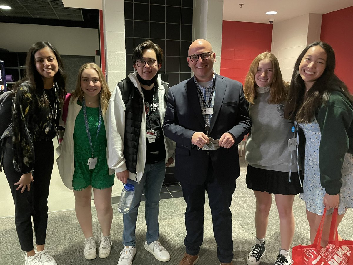 asullivan_NTHC's tweet photo. I literally can’t express how full my heart is right now. My last middle school tours! I could talk for hours abt how much I love this school<3 So thankful for opportunities like these🤗 @NewTechCoppell @JSmithNTHC https://t.co/VSbIrIc5Em