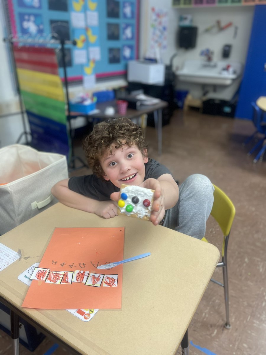 mrspienta's tweet photo. Olympic ring graham cracker snacks today as we start learning about the Winter Olympics! #olympics #2022winterolympics #FUNctionallearning @BCSDKidder https://t.co/LfQSaWrhV5