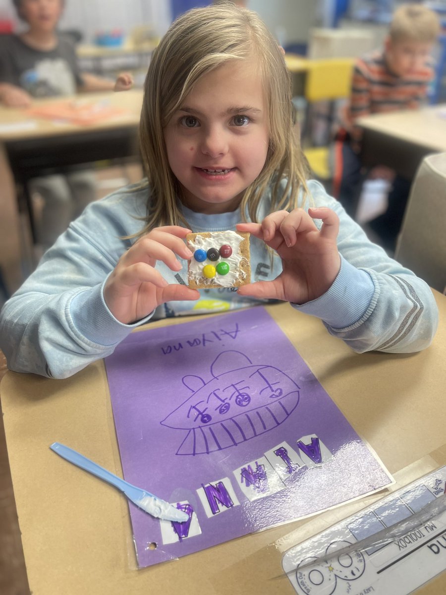 mrspienta's tweet photo. Olympic ring graham cracker snacks today as we start learning about the Winter Olympics! #olympics #2022winterolympics #FUNctionallearning @BCSDKidder https://t.co/LfQSaWrhV5
