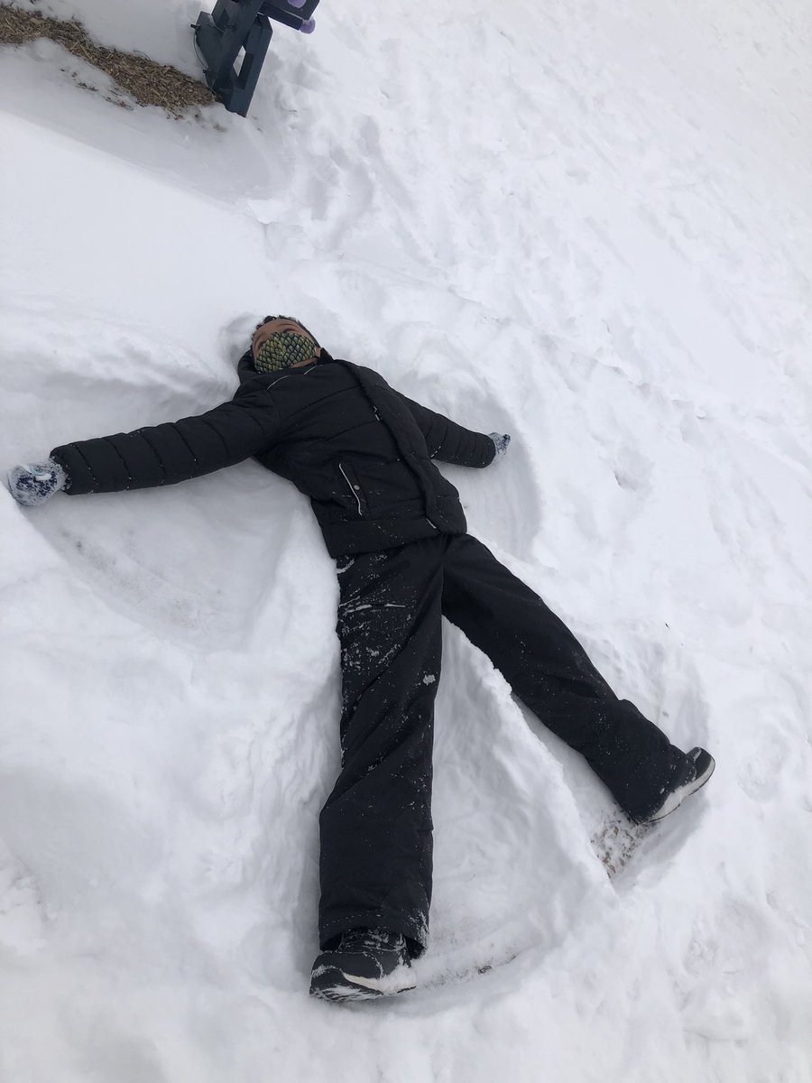 MrsGamble116's tweet photo. Recess is even better with snow! ❄️❄️❄️ @Grandview_Elem @rhayes112 https://t.co/Sq6IdDbrOK
