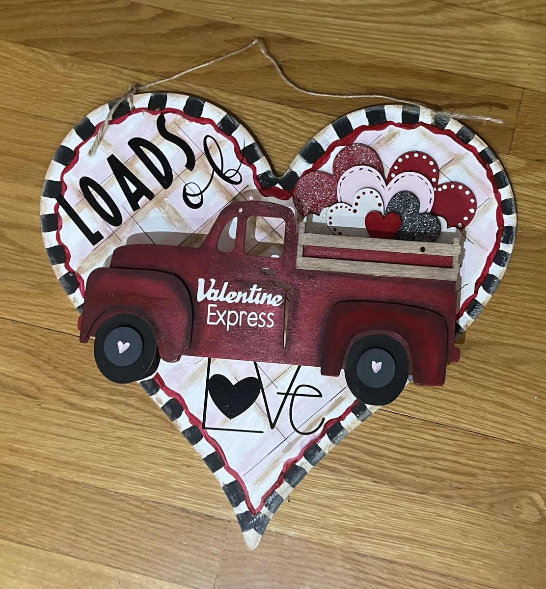 aprilsloft's tweet photo. Finished my first attempt at painting. # LOFT #ValentinesDay https://t.co/hVpvydgeTy
