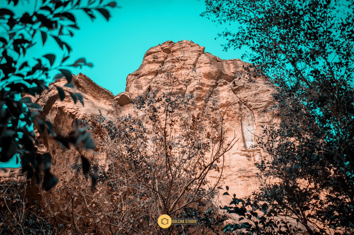 Kamadjan est le nom du grand ancêtre des Camara. Il fut un grand guerrier de Soundjata Keita. Selon la légende, il aurait percé, d’une lancée d’arc, la montagne pour prouver sa force et son courage. L’arche est l’attrait principal de Siby.

📸 C.P - Photos : <a href="/golcha_studio/">Golcha Studio</a>