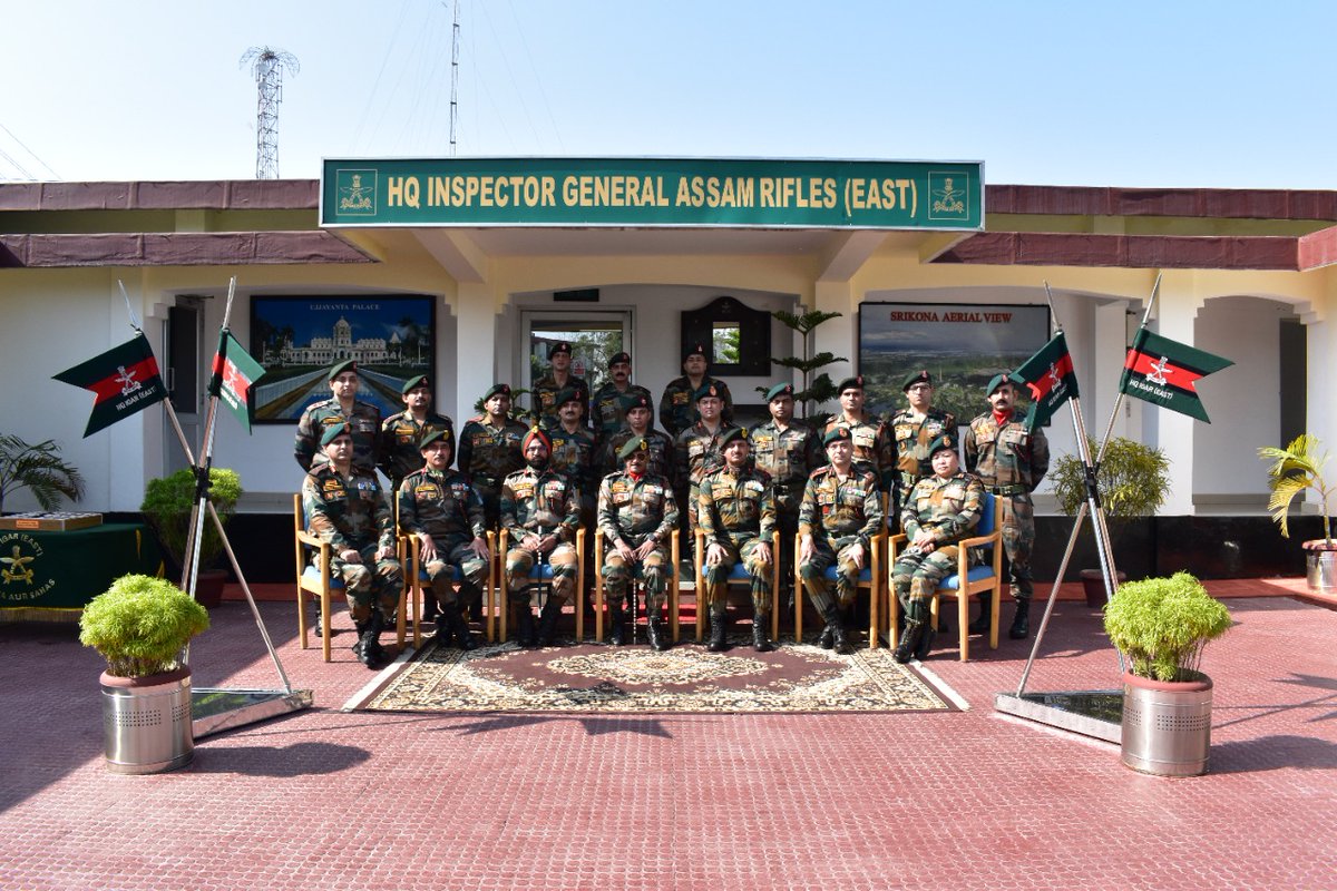 defencedefine's tweet photo. लेफ्टिनेंट जनरल पीसी नायर, एवीएसएम, वाईएसएम, डीजी असम राइफल्स ने 07 फरवरी को श्रीकोना, असम में मुख्यालय आईजीएआर (पूर्व) का दौरा किया और असम, त्रिपुरा, मणिपुर और मिजोरम के भीतरी इलाकों और सीमावर्ती क्षेत्रों में परिचालन तैयारी और सुरक्षा स्थिति की समीक्षा की।
#defencedefine https://t.co/NbbYgujy0F