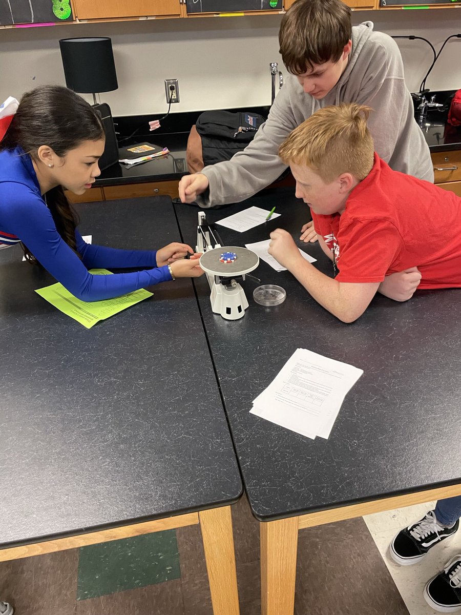 #KleinISDscience #scienceinaction 
Ulrich students use models to explore the mass of subatomic particles in the “Chips &amp; Salt” lab.