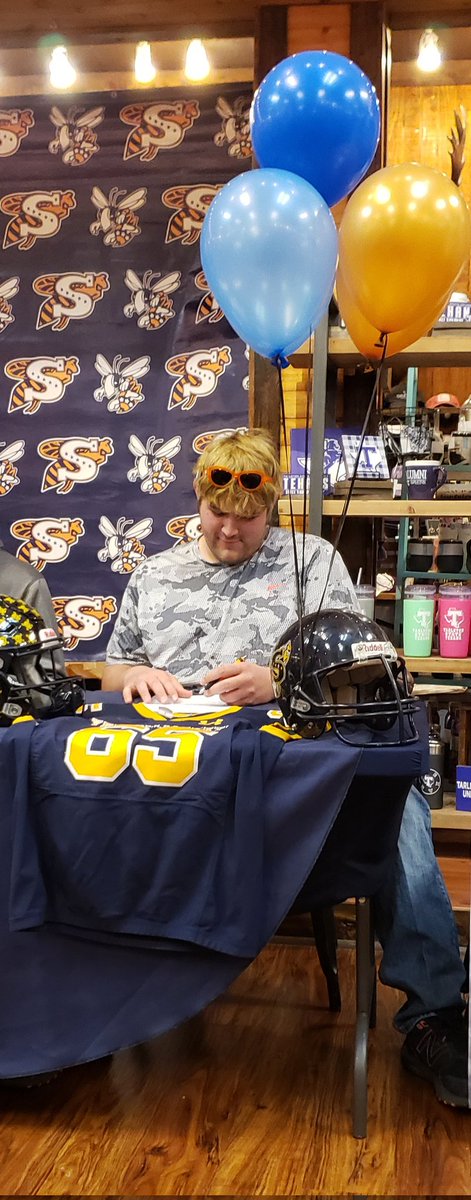 CloverDavis4's tweet photo. Great night for a Signing Ceremomy! @Lo_D65 @SvilleYJFB @UTPBFootball @utpbfalcons https://t.co/hHMdaH1vxb