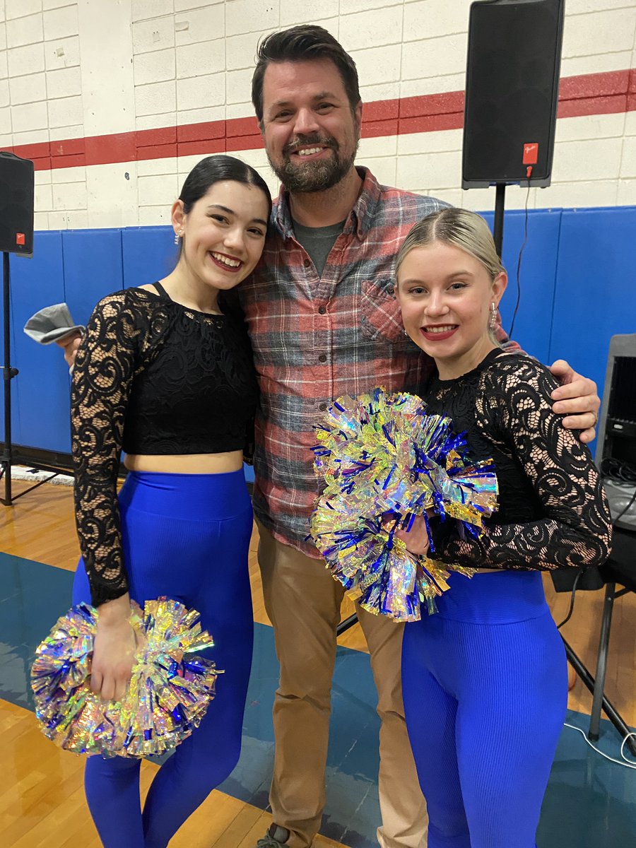 ChadAdvice's tweet photo. So excited for these amazing young women from my @GrapevineMiddle days! Mercer is off to UT and Lizzie is off to NYU! You’ve made your old history teacher proud!!! @Ghsfillies #teachingTexas https://t.co/dyMxYjfvCx
