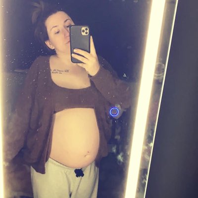 claudbang's tweet photo. #NewProfilePic enjoy me and ash💕 https://t.co/e33YGCnjSv