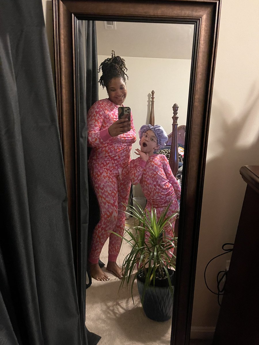 _ALLE_Berry's tweet image. My best friend got us #LittleSleepies and I officially understand the hype